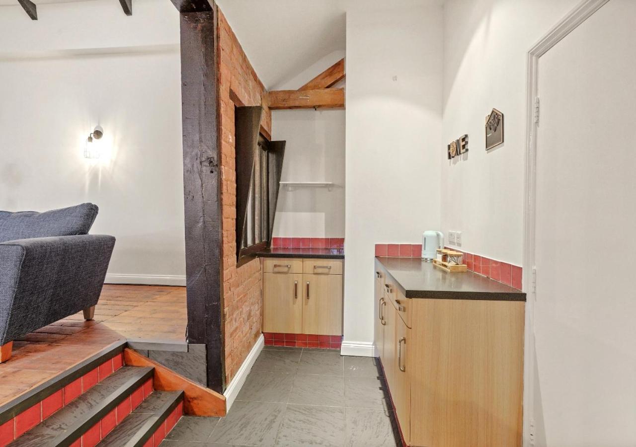 Parking, Heated Floors, Sleeps 4 Guests, Netflix Apartment Lincoln Exterior photo